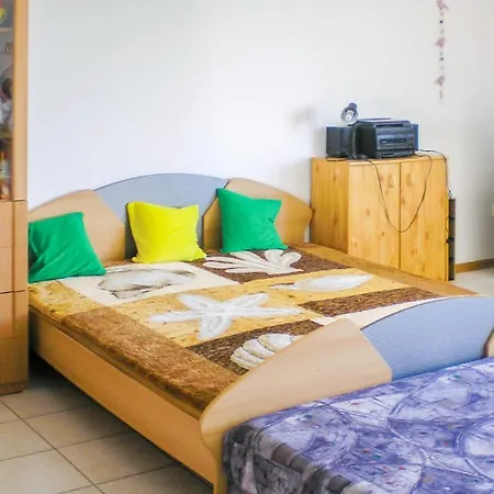 شقة Beautiful In W/ Wifi And 3 Bedrooms Balatonalmádi